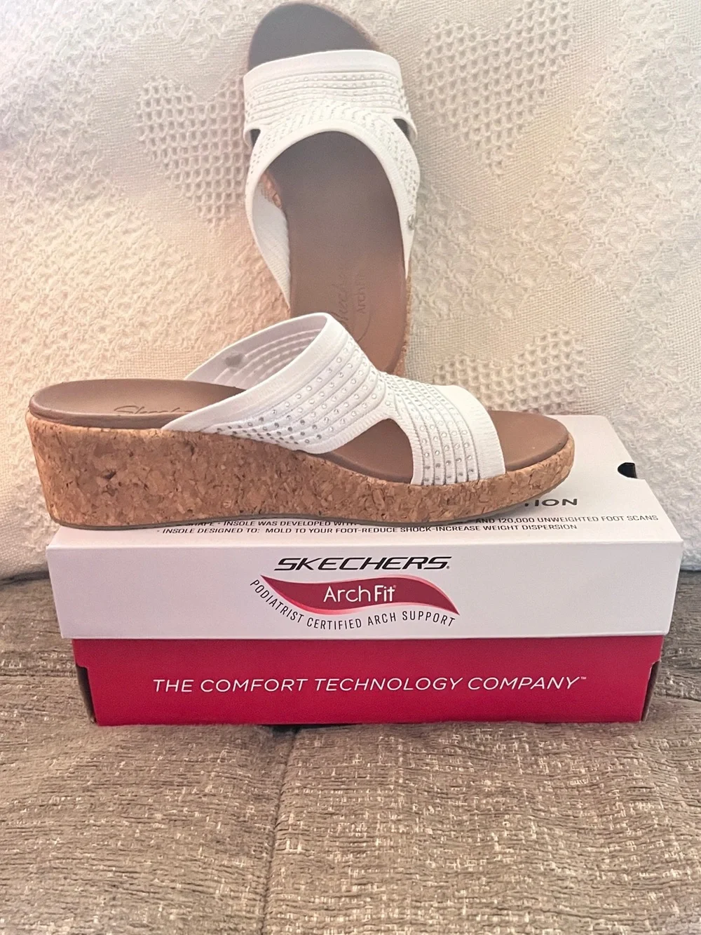 Brand new , in box Sketchers Arch Fit Sandals